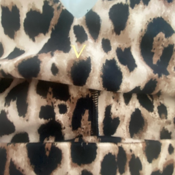 VICTORIA’S SECRET ❤️  Animal Print Sports Bra - XL - Picture 9 of 10